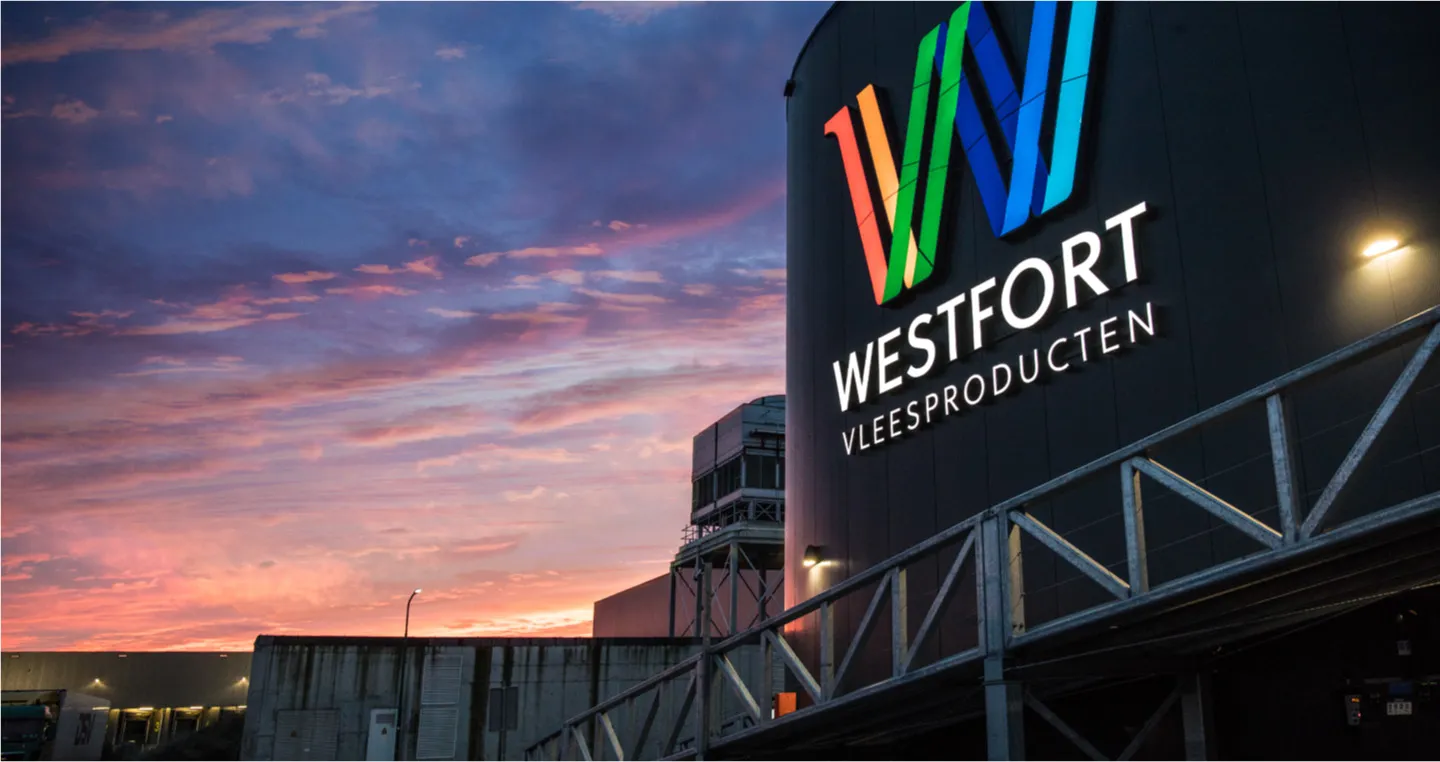 Sankar aan het werk als monteur technische dienst bij Westfort in IJsselstein